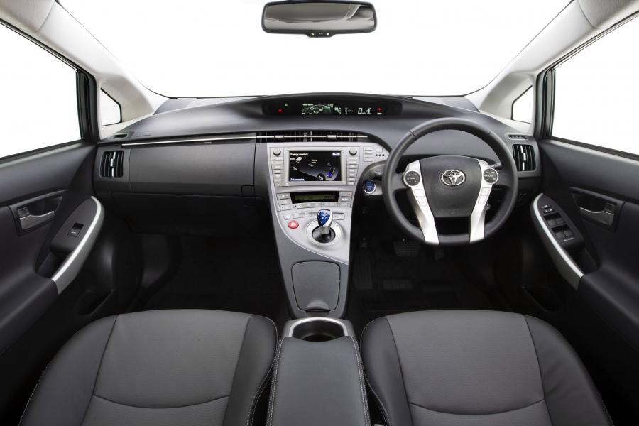  Toyota Prius i-Tech 2012 года  (фото 2 из 3)